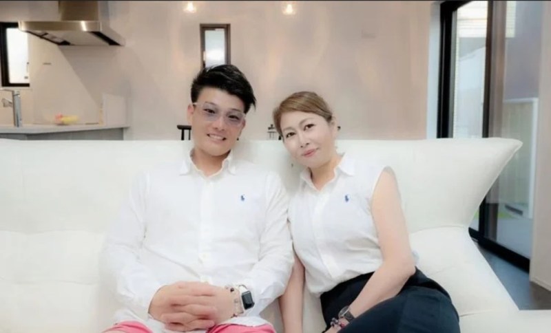 Isamu Tomioka and Midori