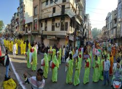 आचार्य विद्यासागर के दीक्षास्थल को नमन, निकाली त्रिवेणी संगम गौरव यात्रा - image