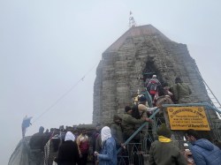 jammu kashmir : महाशिवरात्रि पर शंकराचार्य मंदिर में उमड़े श्रद्धालु - image