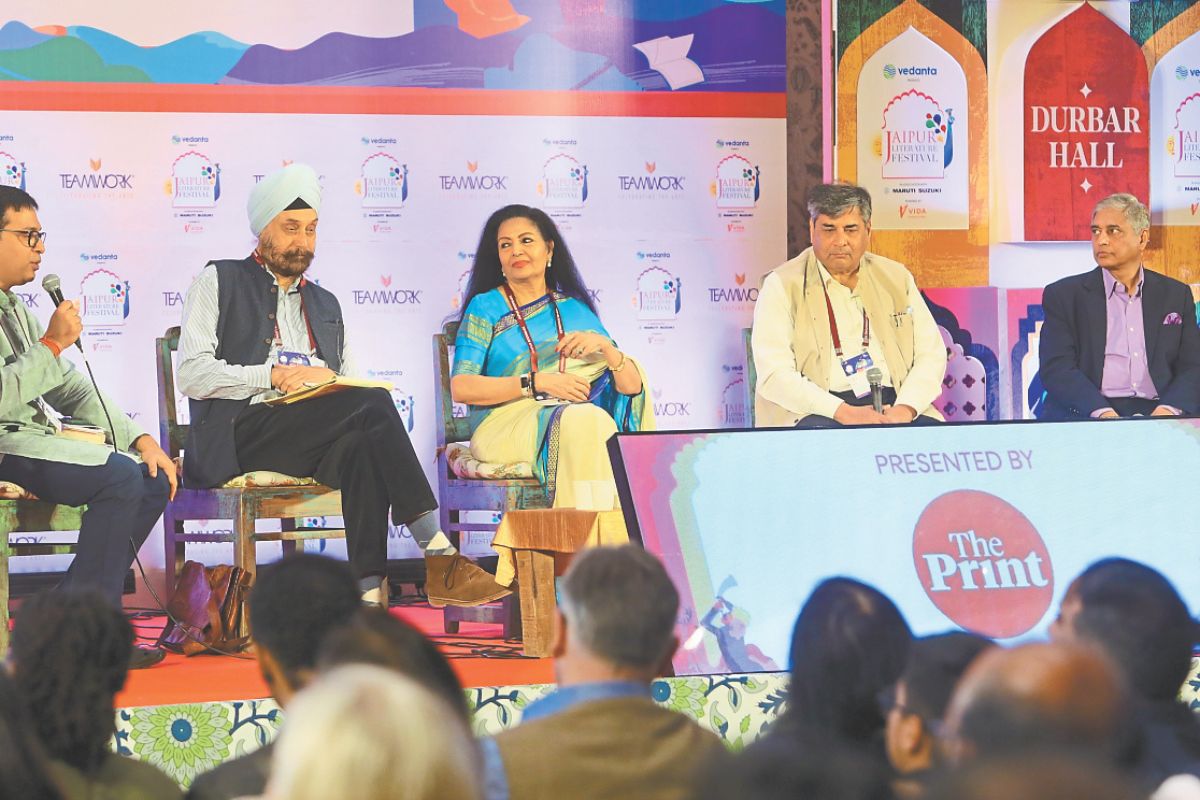 Jaipur Literature Festival 2025: सेशन इंडियाज फर्स्ट डिप्लोमेट्स में राजनयिक
प्रयासों की चुनौतियों को किया साझा - image