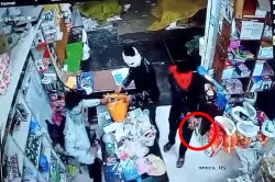 कट्टे की नोक पर किराना व्यापारी से 3 लाख की लूट, पूरी घटना CCTV में कैद - image