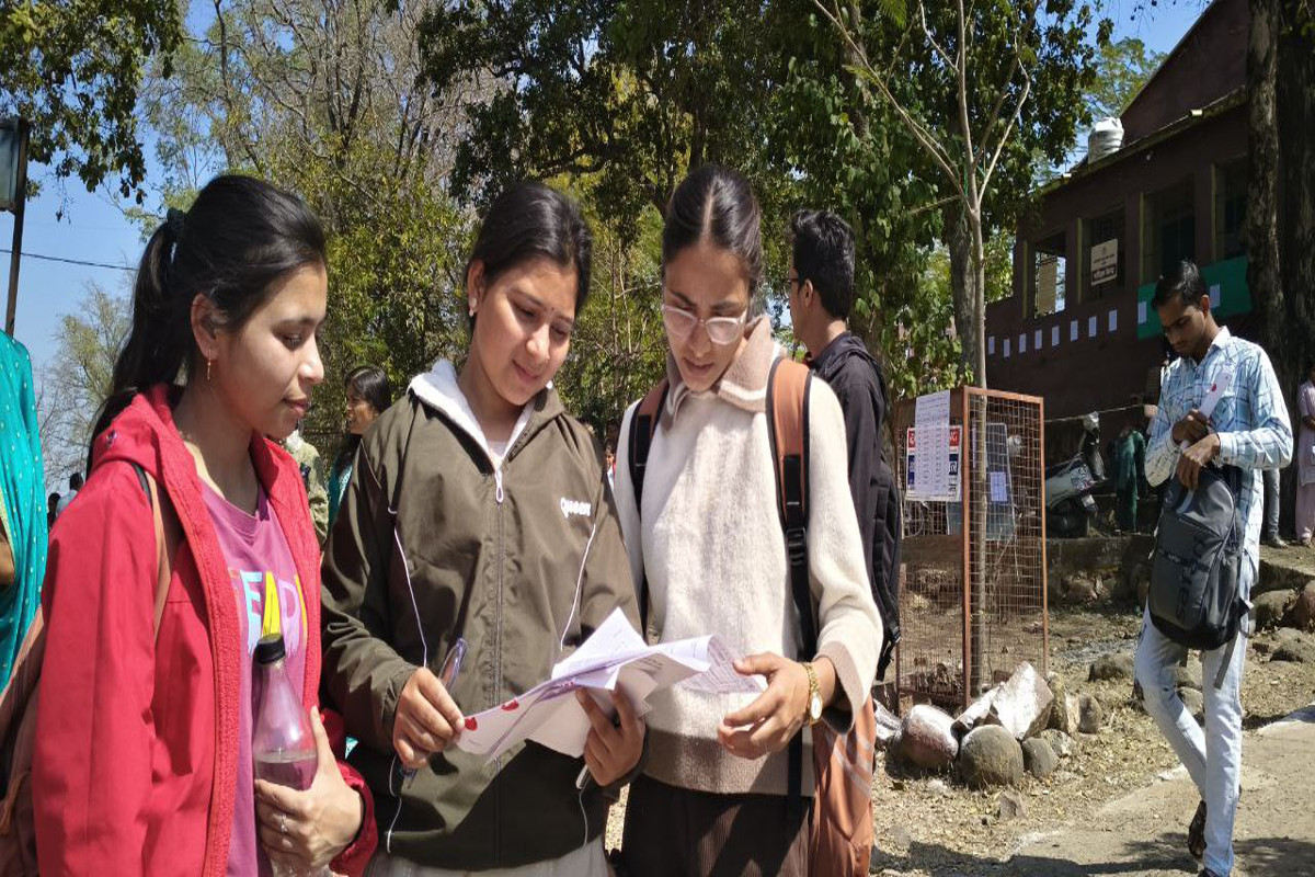 पेपर कठिन होने की वजह से दूसरी शिफ्ट में घटी परीक्षार्थियों की संख्या, 26 ने
नहीं दिया पेपर