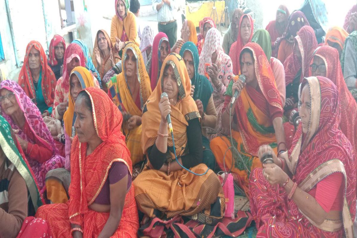 VIDEO: हनुमान मंदिर में हुआ भजन संध्या का आयोजन, झांकी सजाई