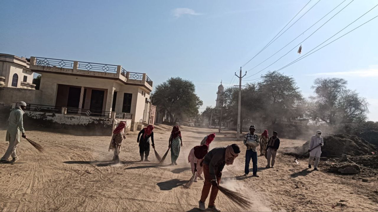 गांवों में चलाया दृश्यमान स्वच्छता अभियान, सफाई कार्य पर रखी जा रही पैनी नजर