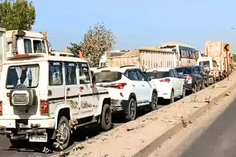 Long Jam between Rewa-Prayagraj