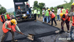 एमपी में बड़ा एक्शन, सड़कें खराब होने पर कई अफसरों पर कार्रवाई, ठेकेदारों को काली
सूची में डाला - image