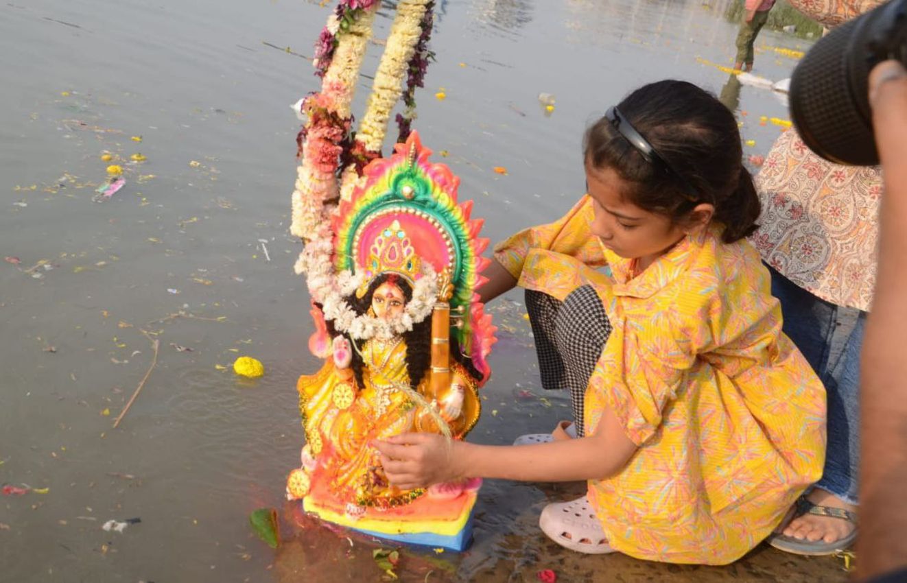 पश्चिम बंगाल के कोलकाता में सरस्वती पूजा पर बच्चों ने अपनी प्रस्तुति से मन मोहा,
देखें video