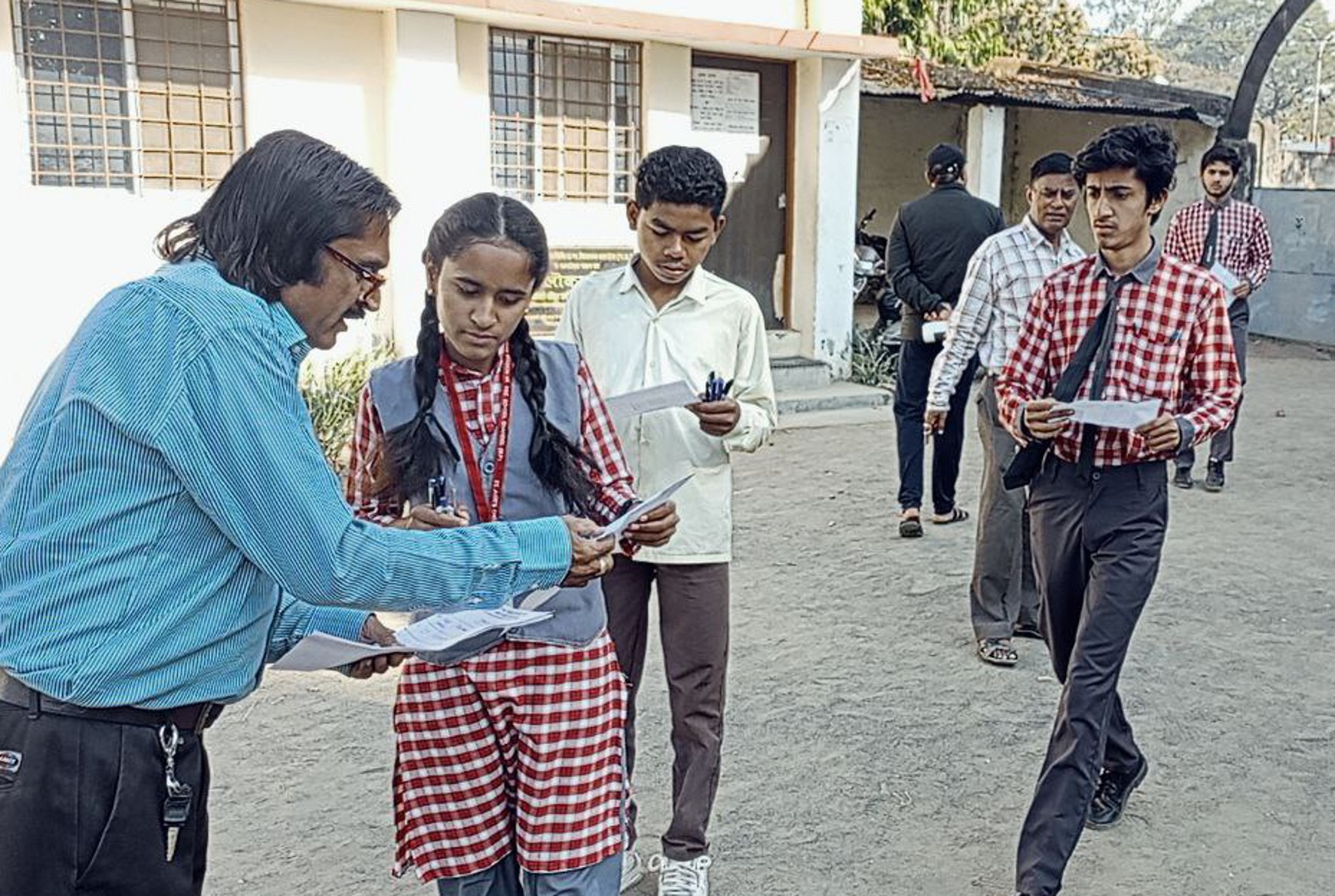 कड़ी सुरक्षा के बीच आयोजित हुई बारहवीं बोर्ड परीक्षा