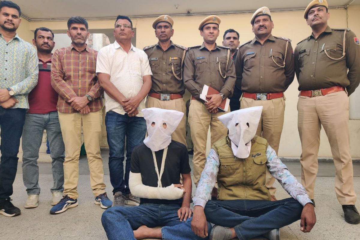 सेना के जवान सहित 3 युवकों ने लूटे थे 5.80 लाख, पुलिस को देख लुटेरे ने दूसरी
मंजिल से लगाई छलांग