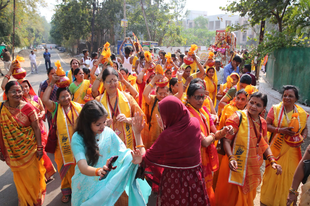 नर्मदा जयंती के अवसर पर नर्मदा मंदिर से निकली शोभायात्रा ।