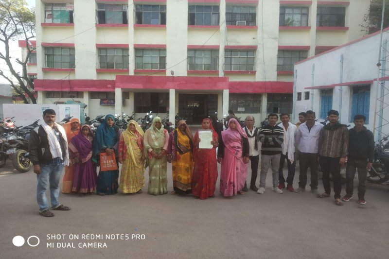 कलेक्ट्रेट पहुंचे सभी पंच