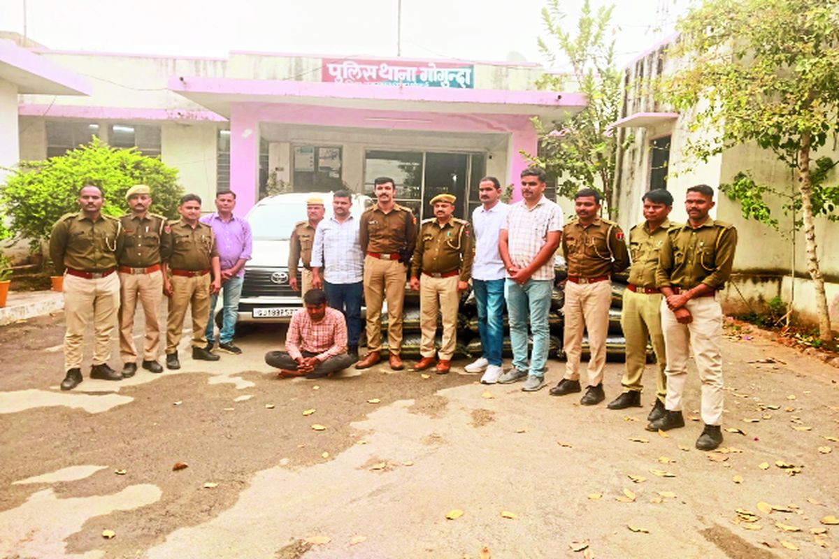 पुलिस ने नाकाबंदी की तो तस्कर ने गाड़ी घुमा कर भगाई, दो बार की फायरिंग, एक
गिरफ्तार