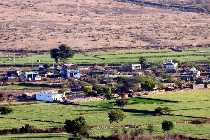 आजादी के 77 साल बाद भी नहीं हुआ गोलपुर में उजाला, अंधेरे में गुजर रही जिंदगी