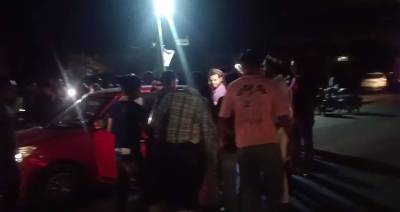 ओवरटेक के दौरान हुआ हादसा, चार घायल, कार ने आगे चल रही कार को मारी टक्कर