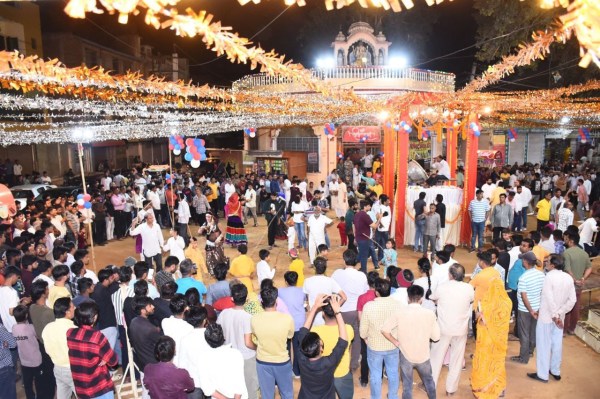 कार्यक्रम में जिले भर के कलाकारों ने भाग लिया। रात भर चले कार्यक्रम में प्रतियोगिता भी रखी गई।