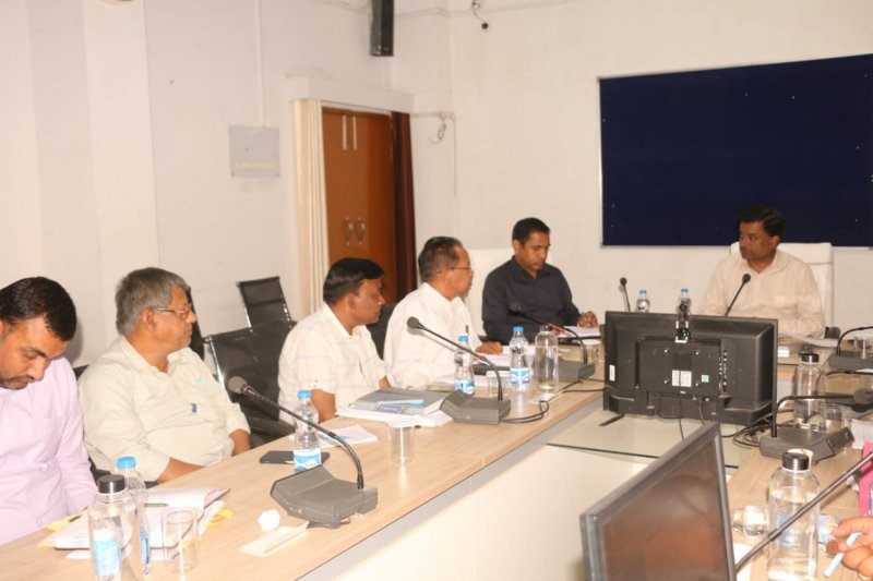 कलेक्टर के निर्देश, उपयंत्री घरों में नल से स्वच्छ पेयजल प्राप्त होने का दें प्रमाण पत्र