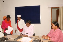 श्मशान घाट का चतूबरा तोड़कर खेती कर रहे अतिक्रमणकारी - image