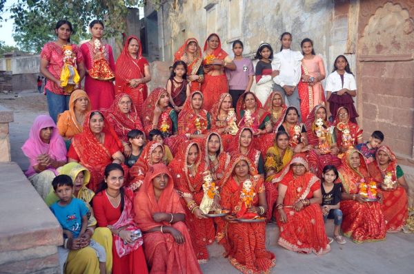 Gangaur Utsav: Gave water to Isar-Ganwar, sang songs of Gangaur