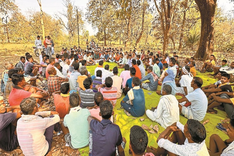 CG News: 76 लाख रुपए तेंदूपत्ता बोनस राशि वितरण में बड़ी गड़बड़ी, ग्रामीणों ने की प्रबंधक को हटाने की मांग