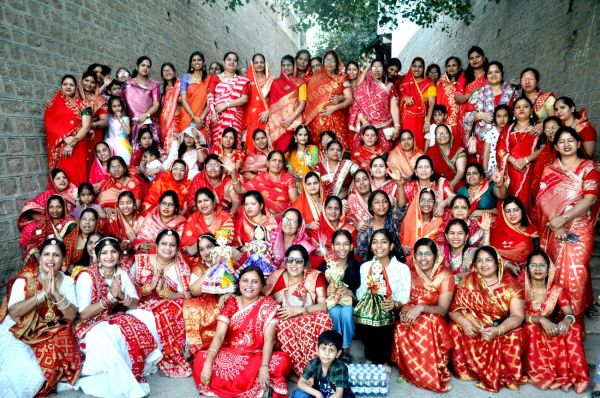 Gangaur Utsav: Gave water to Isar-Ganwar, sang songs of Gangaur