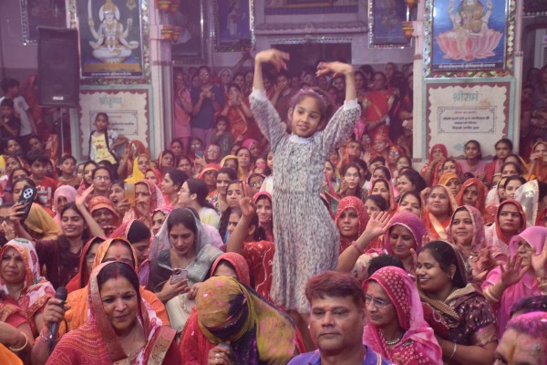 Nagarseth Banshiwala drenched in the pomp of Phagotsav, gulal, flowers, saffron and perfume