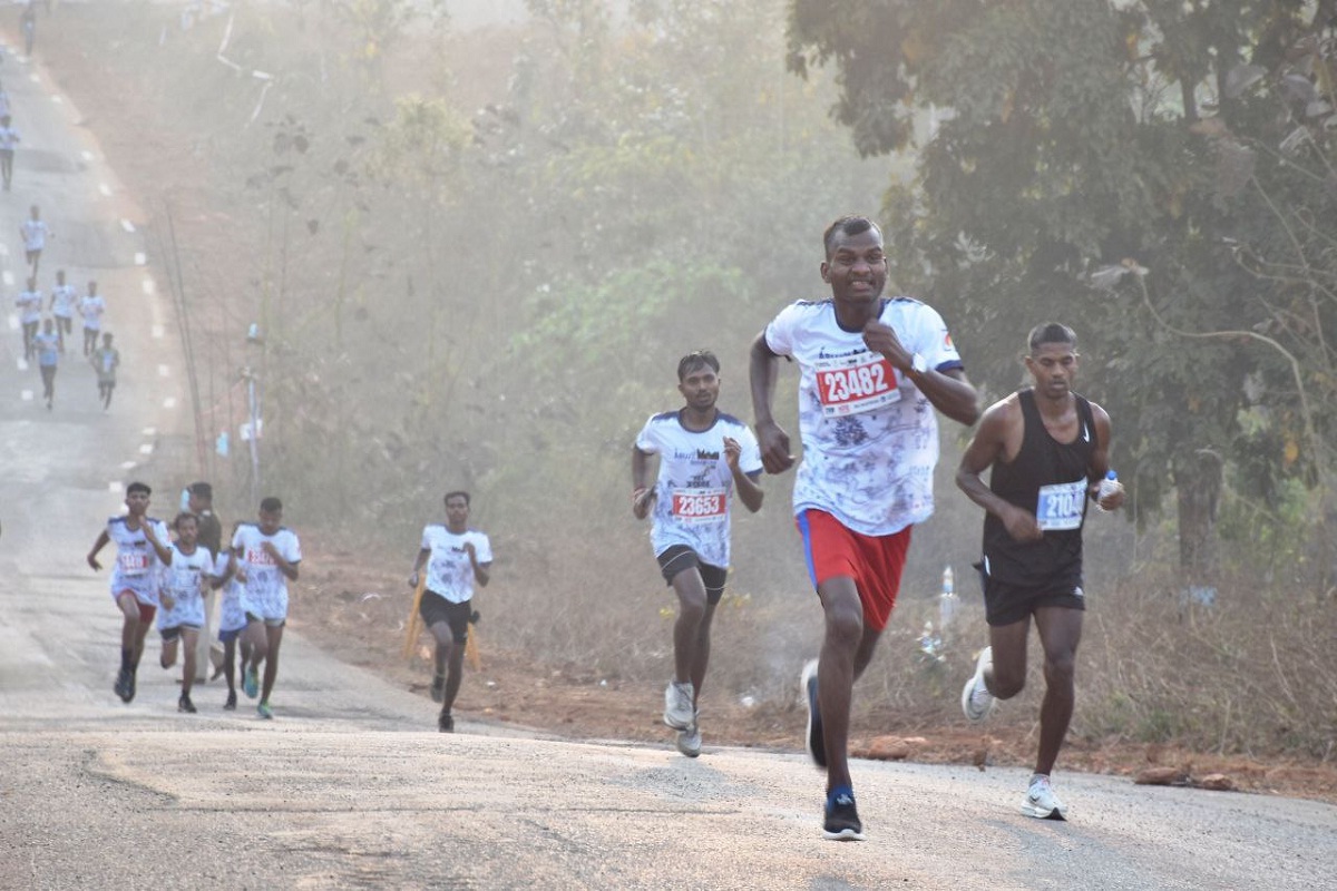 Abujhmad Peace Half Marathon 2025: नक्सलियों का हिल गया किला? नारायणपुर में
अबूझमाड़ मैराथन का हुआ भव्य आयोजन, देखें तस्वीरें