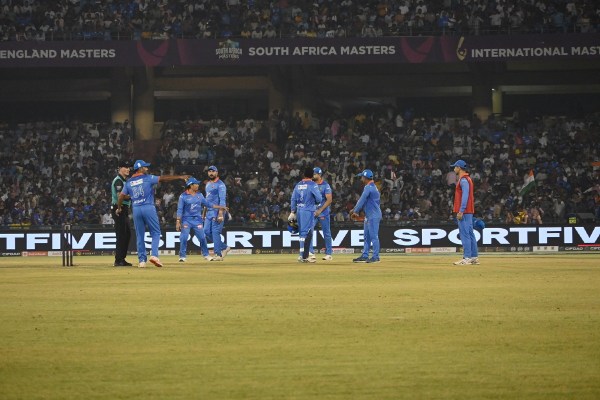 IML 2025 Final: सचिन तेंदुलकर ने उठाई ट्रॉफी, झूम उठे 50 हजार से ज्यादा दर्शक... देखें जीत की खूबसूरत तस्वीरें