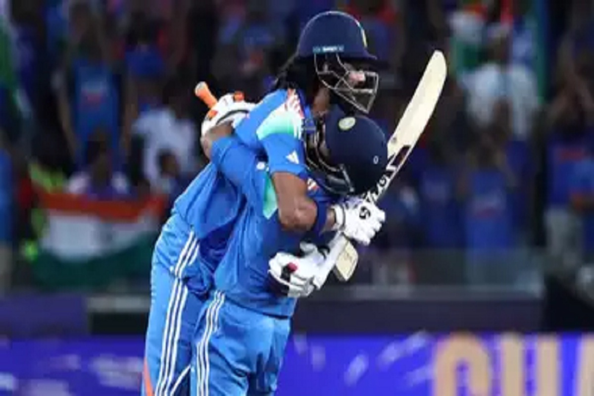 India Wins Champions Trophy: भारत की जीत का जोरदार जश्न, छत्तीसगढ़ के आसमान में
दिखी रंग-बिरंगी आतिशबाजी