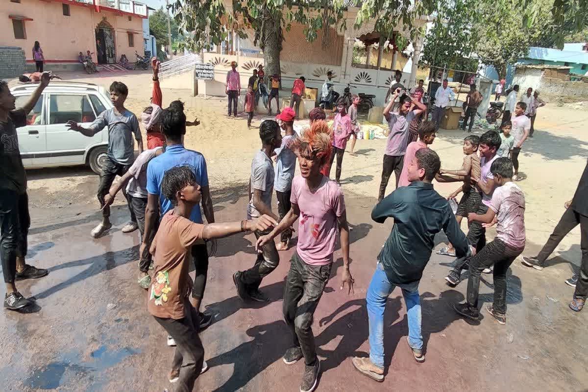 Unique Holi: छत्तीसगढ़ के इस गांव में सात दिन पहले मनाई जाती है होली, चौंका देगी
वजह!