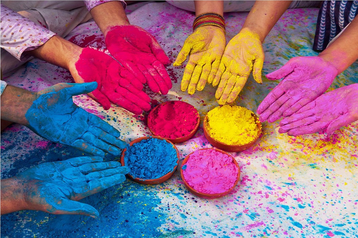 Holi 2025: 100 सालों से होली पर यहां होती है कुहकी नृत्य, जानिए लोगों ने क्या
कहा?