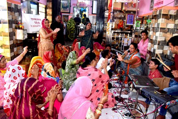 City colored in Fagotsav, showers of saffron along with gulal