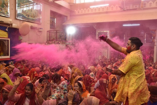Nagarseth Banshiwala drenched in the pomp of Phagotsav, gulal, flowers, saffron and perfume
