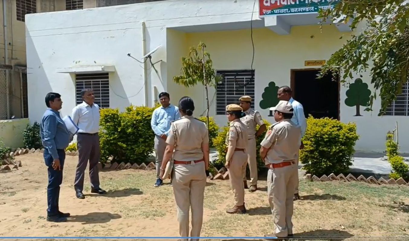 मुख्य वन संरक्षक ने किया चौकी का निरीक्षण