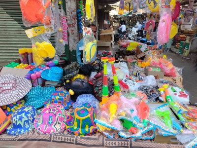 पर्व विशेष को लेकर गुलजार हुआ बाजार