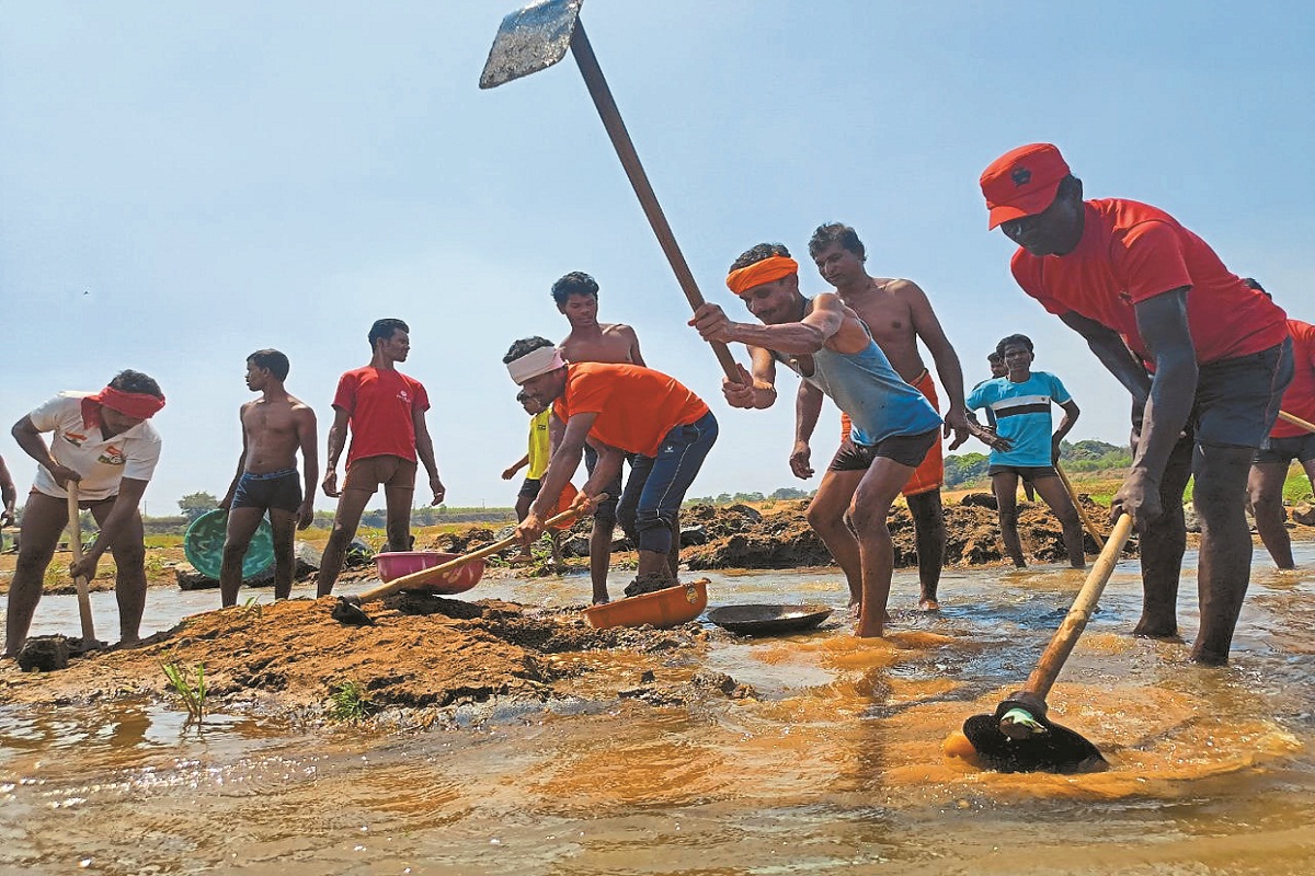 CG News: 22 गांव के किसानों ने इंद्रावती नदी में चलाया फावड़ा, छत्तीसगढ़ और ओडिशा सरकार ने भी जोरा नाला पर शुरू किया काम