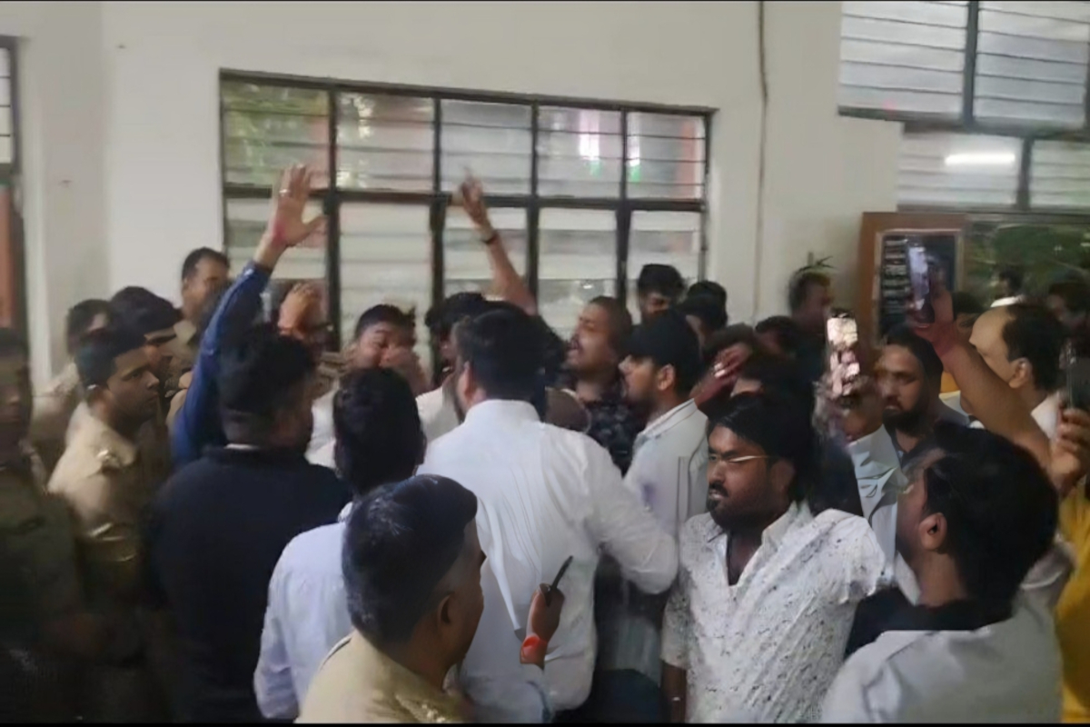 Lucknow Lawyers Clash with Police: Protest Erupts After Arrests