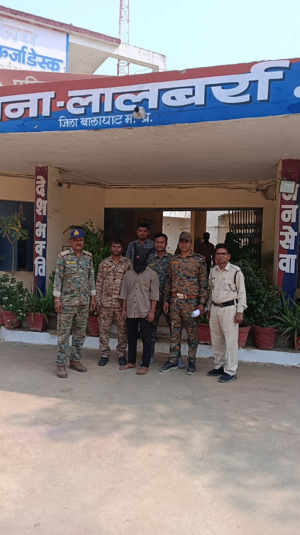 आरक्षक की सूझबूझ से रंगे हाथ पकड़ाया सराफा मार्केट में चोर