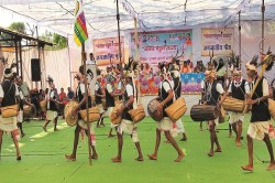 2 दिवसीय बस्तर पंडूम का आयोजन, आदिवासी संस्कृति और लोक कलाकारों की सुंदर
प्रस्तुति को देखकर मंत्रमुग्ध हुए दर्शक - image