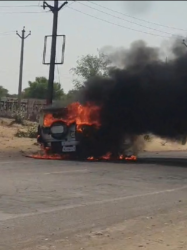 jeep and bike accident in churu