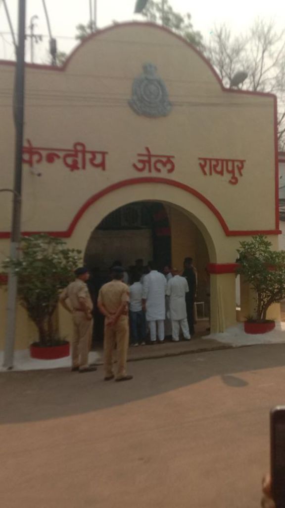 कवासी से जेल में मिले पायलट, बोले - BJP का विरोध करने पर ये चरित्र हनने की करते हैं कोशिश