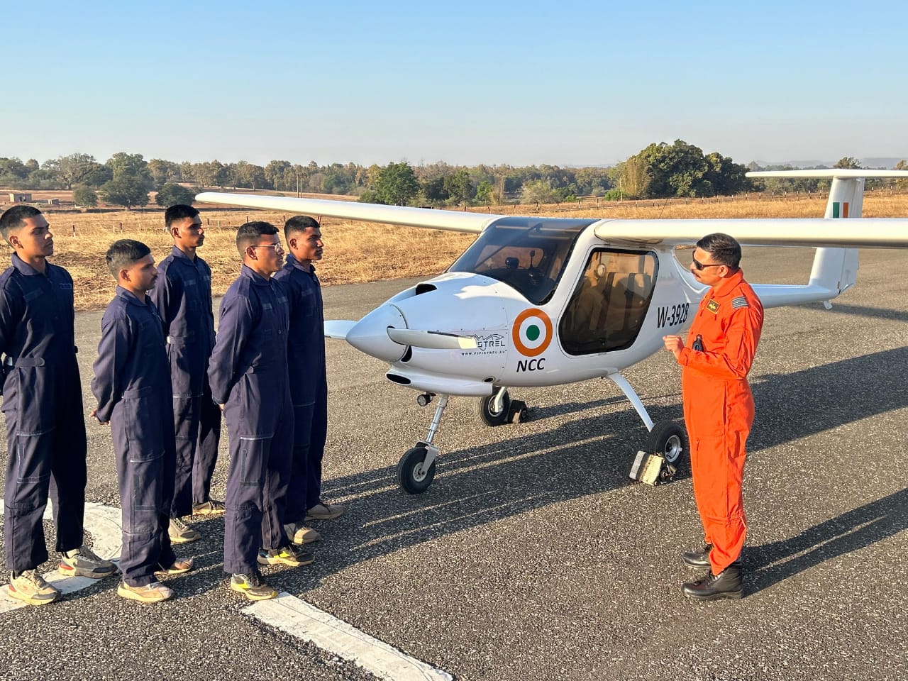 CG News: एनसीसी कैडेट्स के लिए फ्लाइंग प्रशिक्षण का शुभारंभ, देखें तस्वीरें