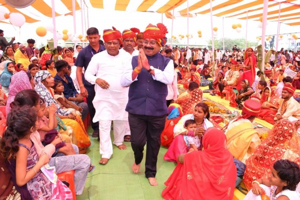 CG News: 192 जोड़ों ने एक दूजे का थामा हाथ, डिप्टी CM बने साक्षी, देखें तस्वीरें
