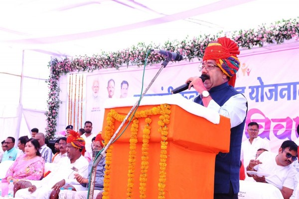 CG News: 192 जोड़ों ने एक दूजे का थामा हाथ, डिप्टी CM बने साक्षी, देखें तस्वीरें
