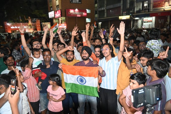 IND vs AUS: भारत ने सेमीफाइनल में ऑस्ट्रेलिया को धोया, छत्तीसगढ़ में मना जीत का जश्न, जमकर हुई आतिशबाजी, देखें तस्वीरें