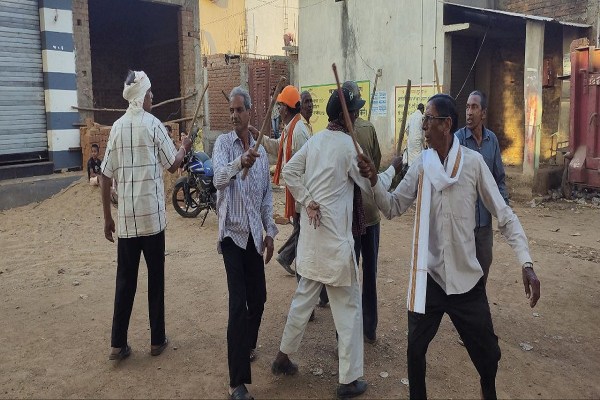 Holi 2025: 100 सालों से होली पर यहां होती है कुहकी नृत्य, जानिए लोगों ने क्या कहा?