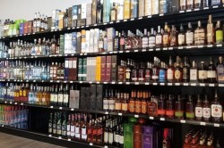 Liquor Store: शराब शौकीनों के लिए बुरी खबर, इस दिन बंद रहेगी शराब की दुकाने जारी
हुआ आदेश - image