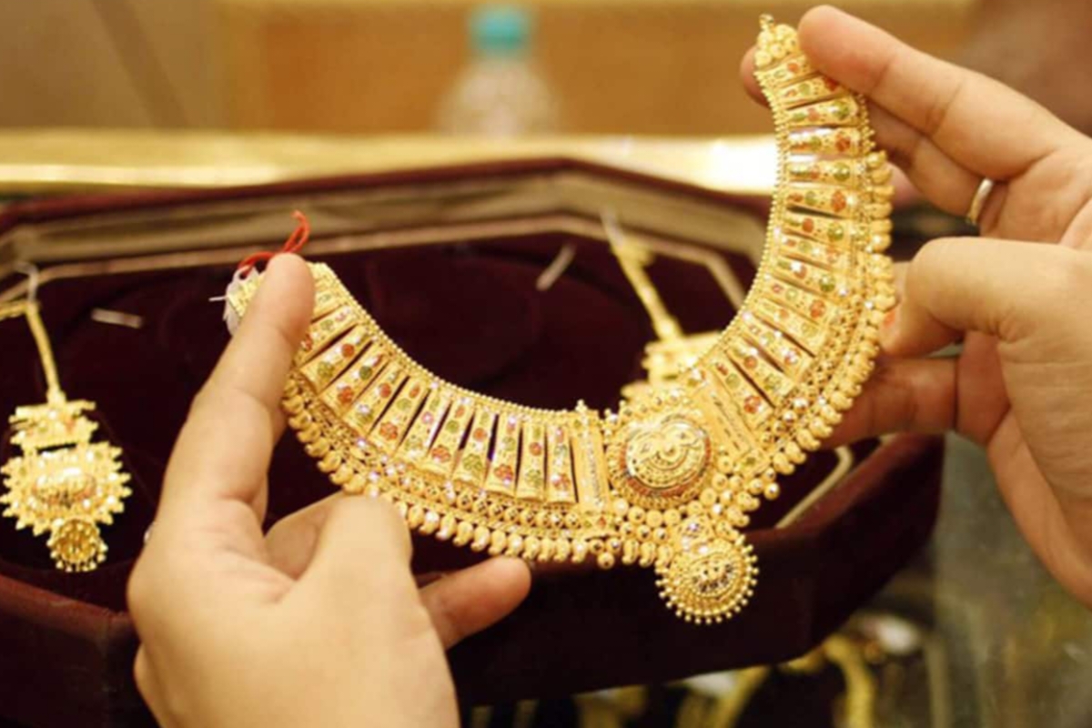 Gold Rate Today: सोने के दाम में भारी उछाल, 10 सालों में 6 गुना बढ़ा दाम, जानिए
ताजा अपडेट