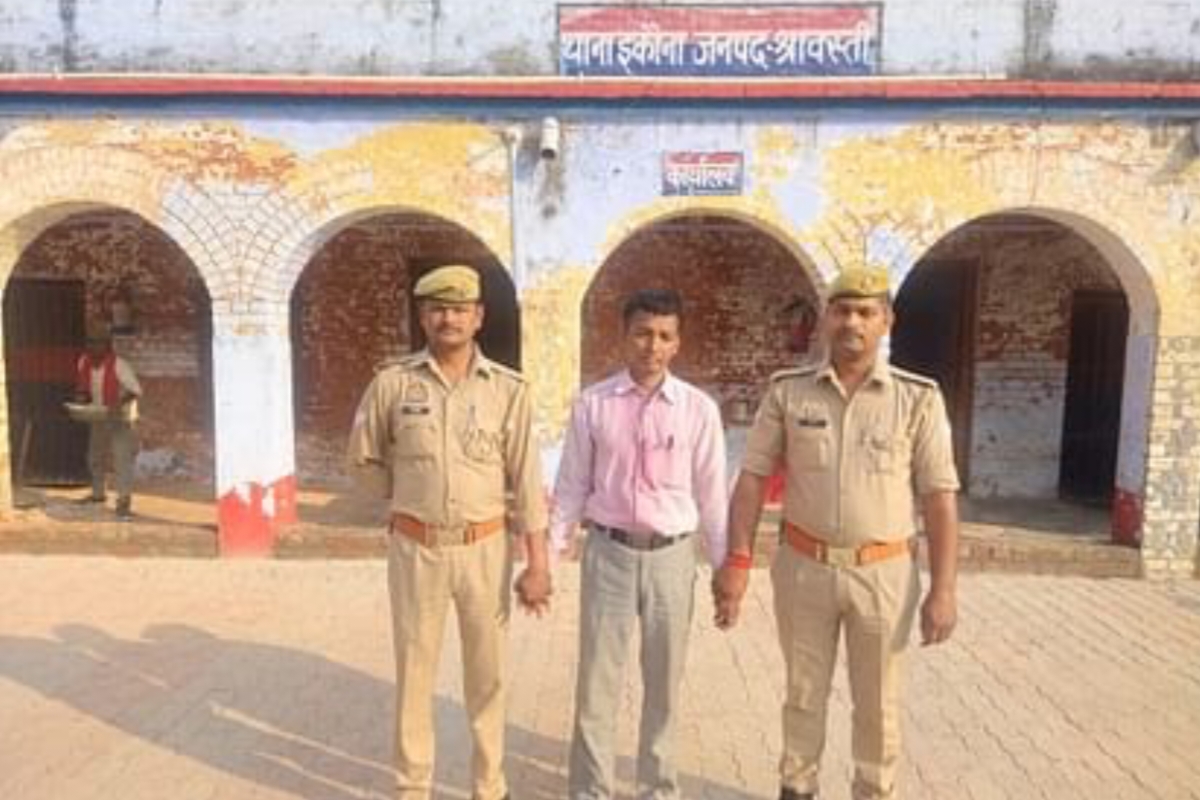 Shravasti News: बाढ़ राहत में अनुदान दिलाने के नाम पर रिश्वत लेने का आरोपी
लेखपाल गिरफ्तार, विभाग में मचा हड़कंप
