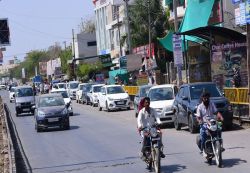 अस्पताल का साइलेंस जोन भी नहीं शांत,एसआरजी अस्पताल के सामने बढ़ता जा रहा शोर - image