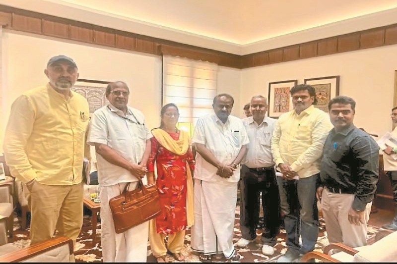 CG News: NMDC कर्मचारियों की भूख हड़ताल खत्म, प्रबंधन ने लागू किया FRS सिस्टम, बिना शर्त काम पर लौटे मजदूर